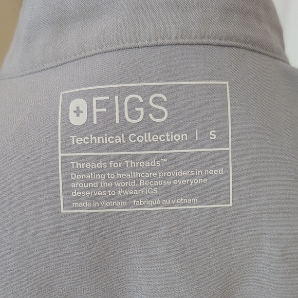 Cement Figs Oversized Scrub Top™ - Picture 2 of 5
